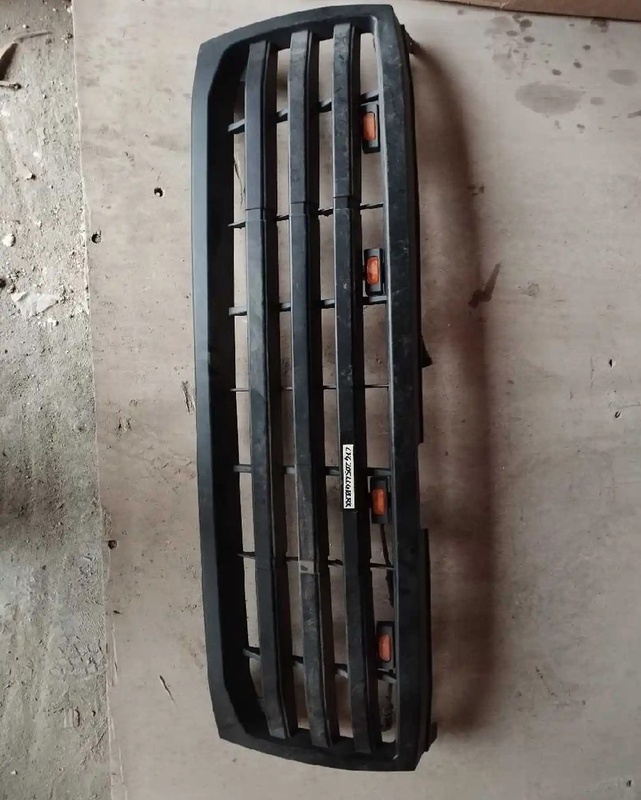  Решётка радиатора Land Cruiser J100